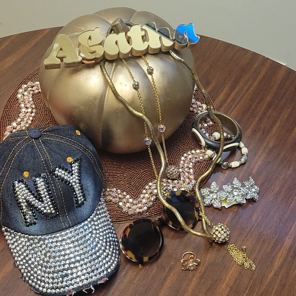 Meet your Posher, Agatha - Picture 3 of 4